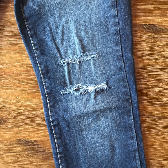 Distressed Legging Jeans - Stretch - Mid Rise - Picture 4 of 8